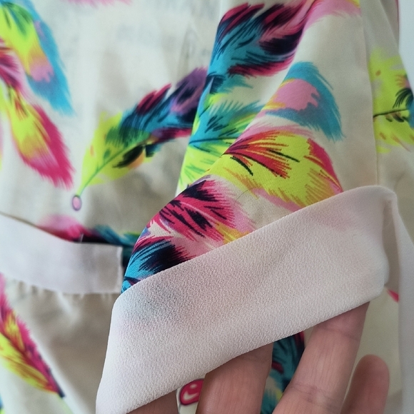 Colorful Feather Print Women's Top. Large, Good Condition - Picture 3 of 8